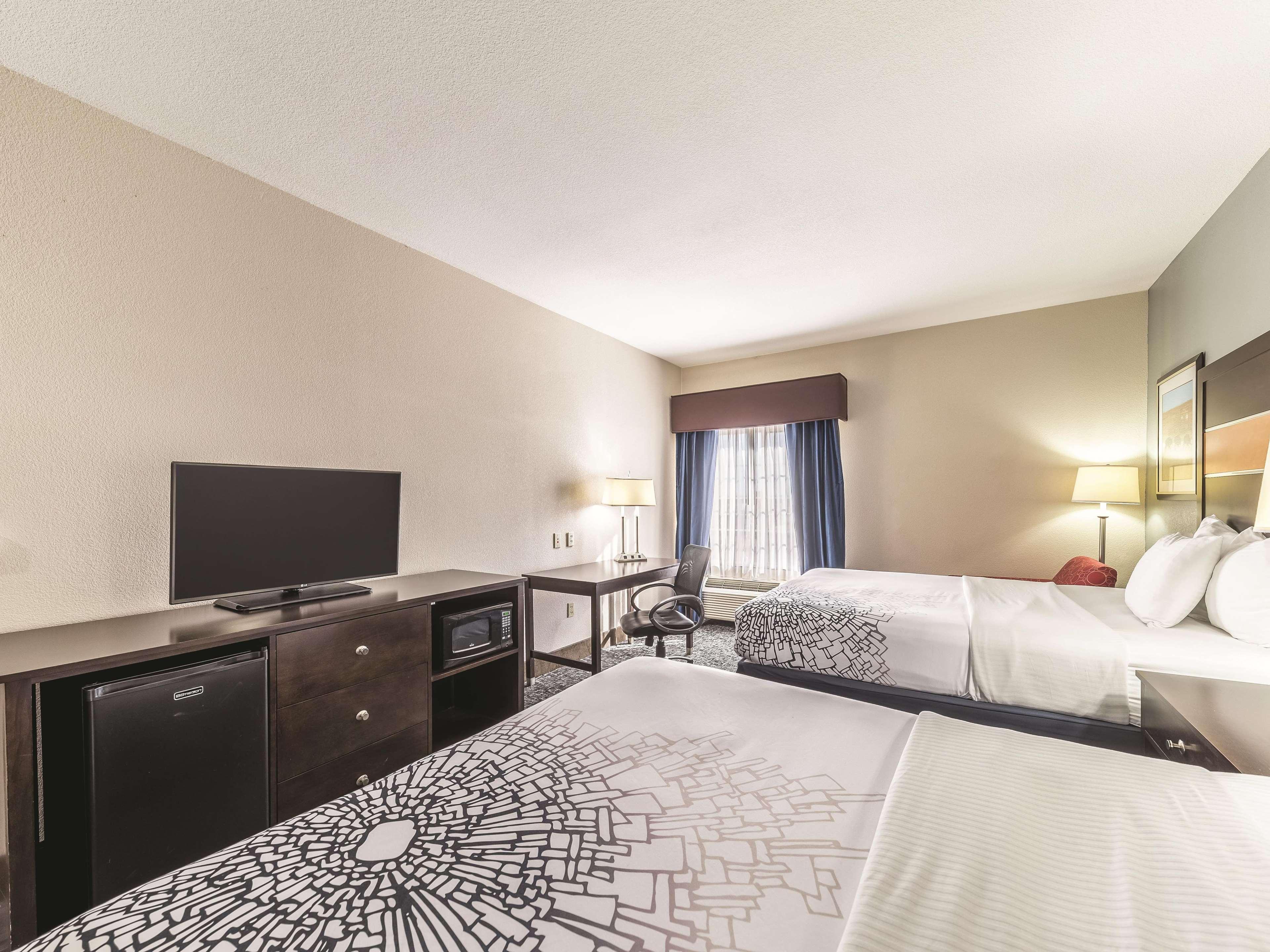 Отель La Quinta By Wyndham Tulsa - Catoosa Экстерьер фото